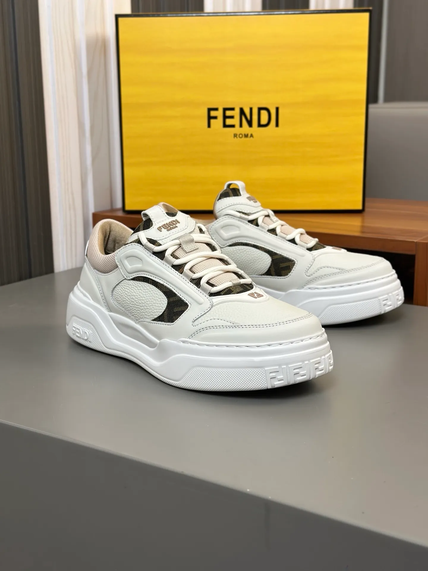 [FENDI] Fendi men's shoes 💰780💰 - High-end quality original casual sports shoes - Upper: Nappa calfskin, pebbled calfskin, tongue and heel; injection molded brand logo plastic module - Lining: brand canvas - Outsole: ultra-light T men's shoes 💰R foam rubber; molded outsole - Super high quality control, fine workmanship: highlighted (high-end, luxury, grade) -Size :39-44 (38, 45, can be customized)
